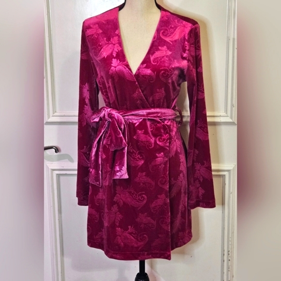 PrettyLittleThing Hot Pink Embossed Velvet Tie Bodycon Wrap Dress,Size6,NWT - Picture 10 of 16
